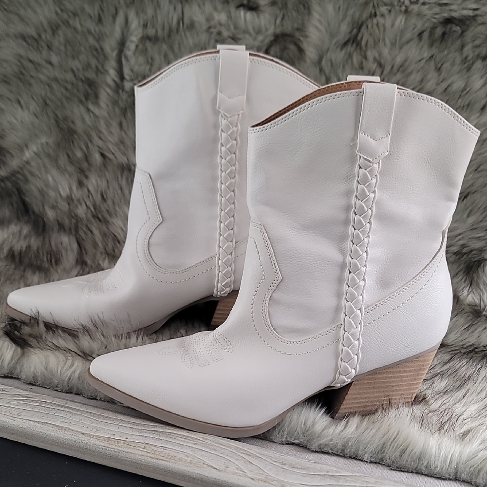 DV Dolce Vita Boots Womens 9.5 Koolson Western Cowboy White Faux Leather Pointed - Picture 8 of 16